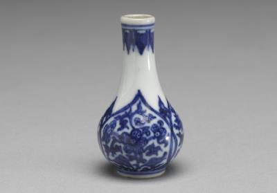 图片[3]-Vase with floral design and Xuande reign mark in underglaze blue, Qing dynasty (1644-1911)-China Archive